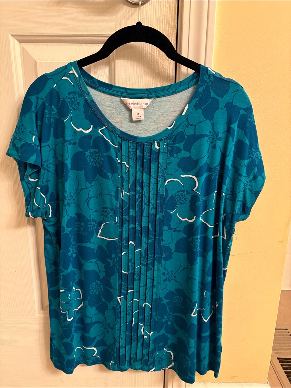 Liz Claiborne Teal Floral Pintuck Short Sleeve Tee
